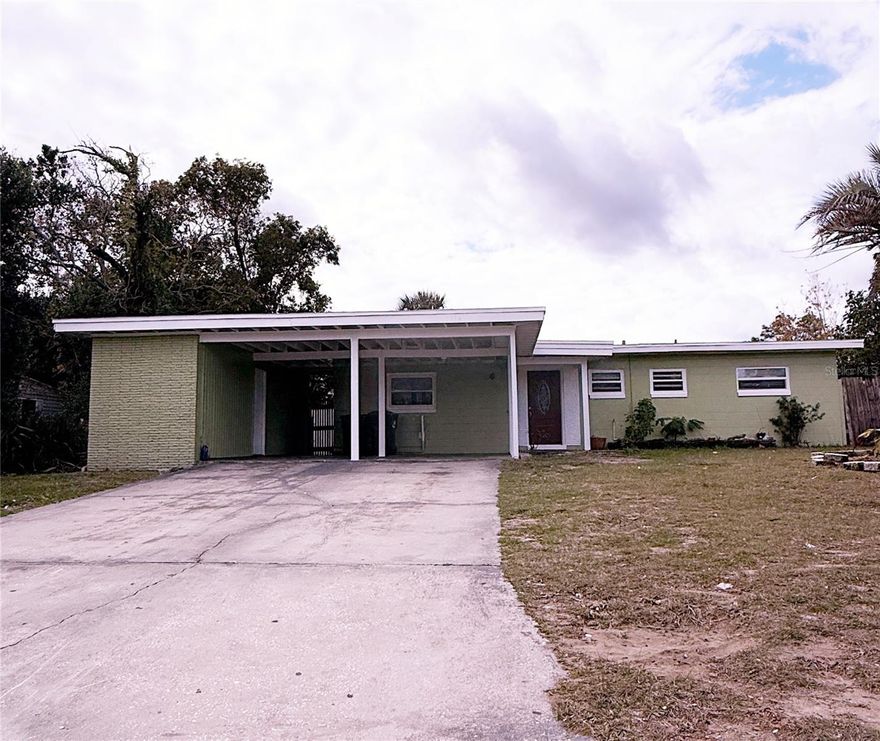 Welcome to this beautifully updated 3-bedroom, 2-bath single-family home in Orlando with no HOA! 
Nestled in a quiet cul-de-sac with a large driveway, this property offers both privacy and convenience in a highly desirable area close to shopping, dining, and major highways