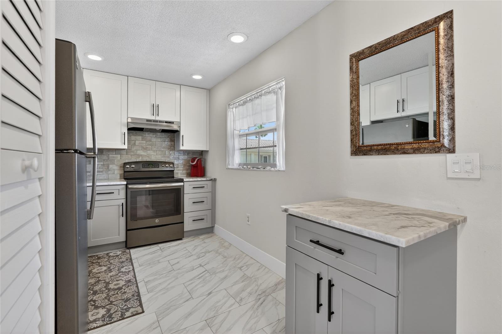 IMPERIAL COVE 6 - Residential