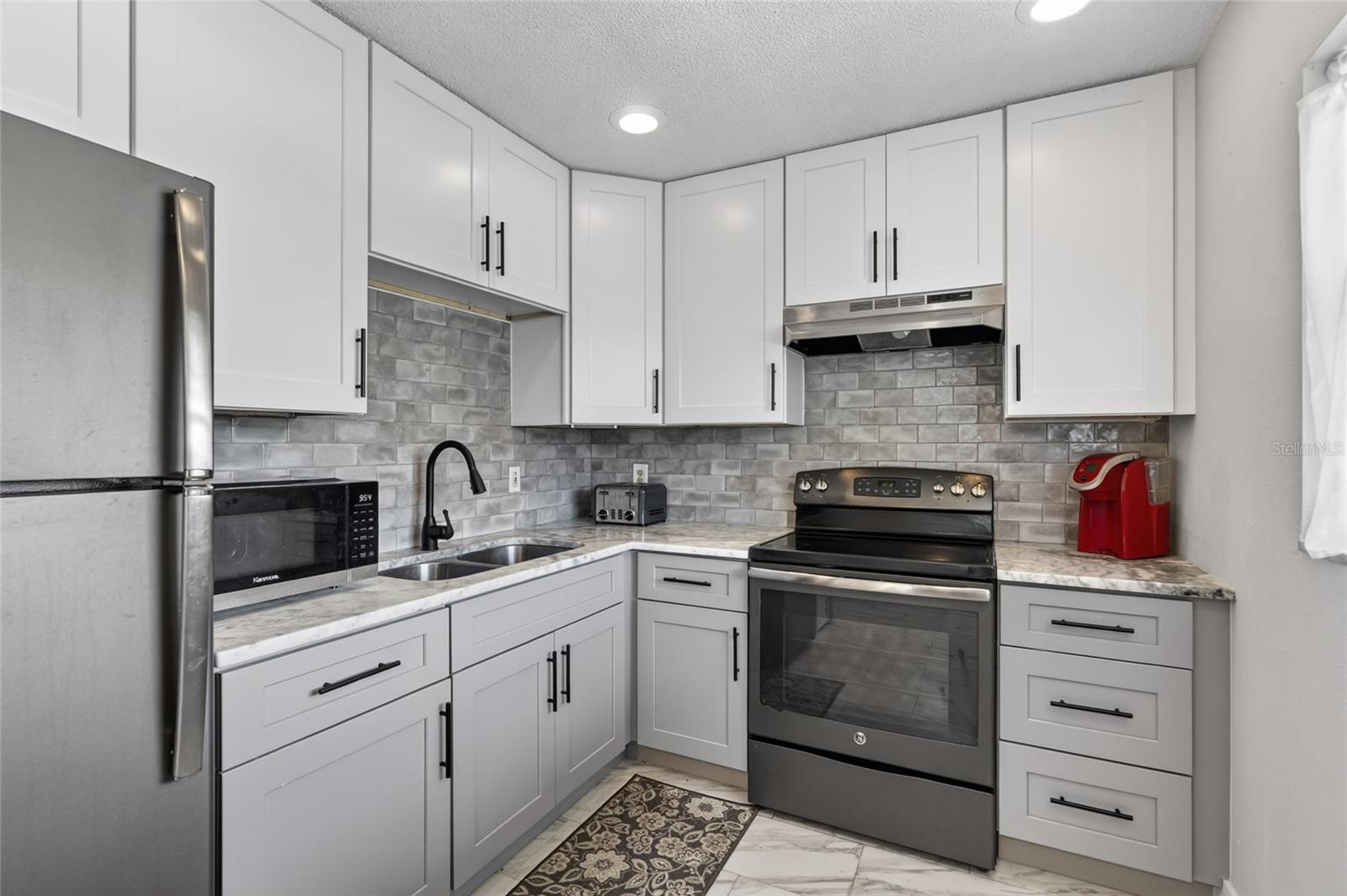 IMPERIAL COVE 6 - Residential