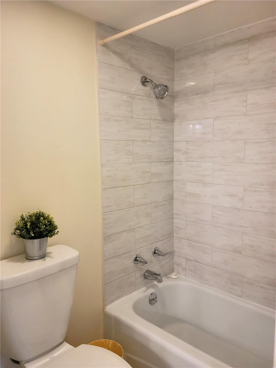 LAKEVIEW OF LARGO - Residential Lease