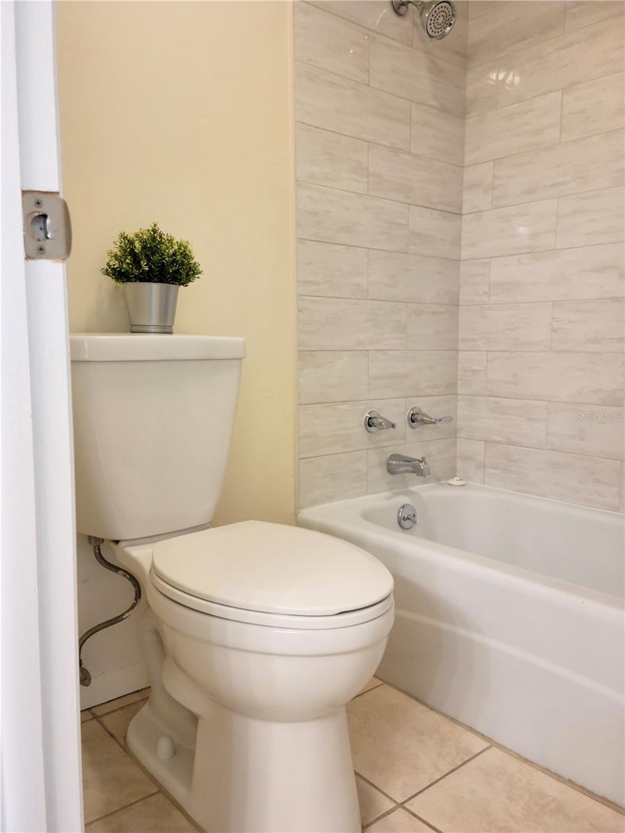 LAKEVIEW OF LARGO - Residential Lease