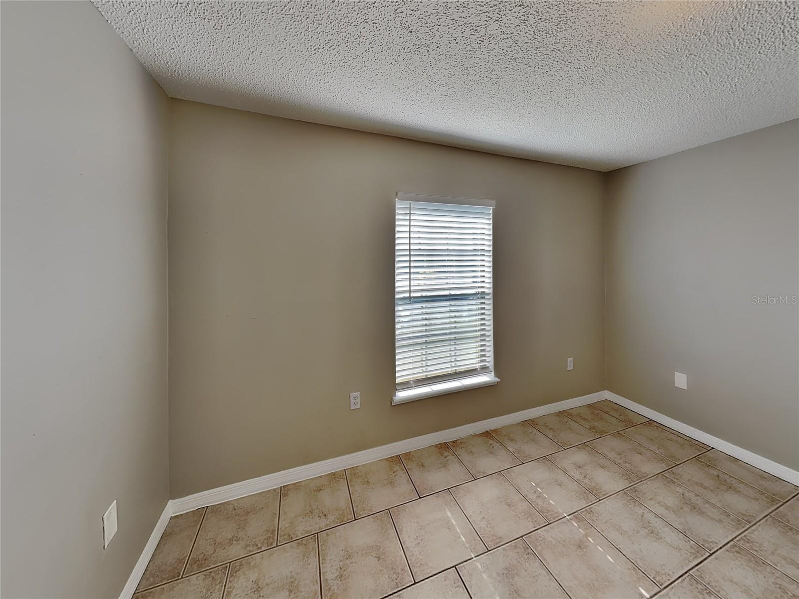 DELTONA LAKES UNIT 42 - Residential Lease