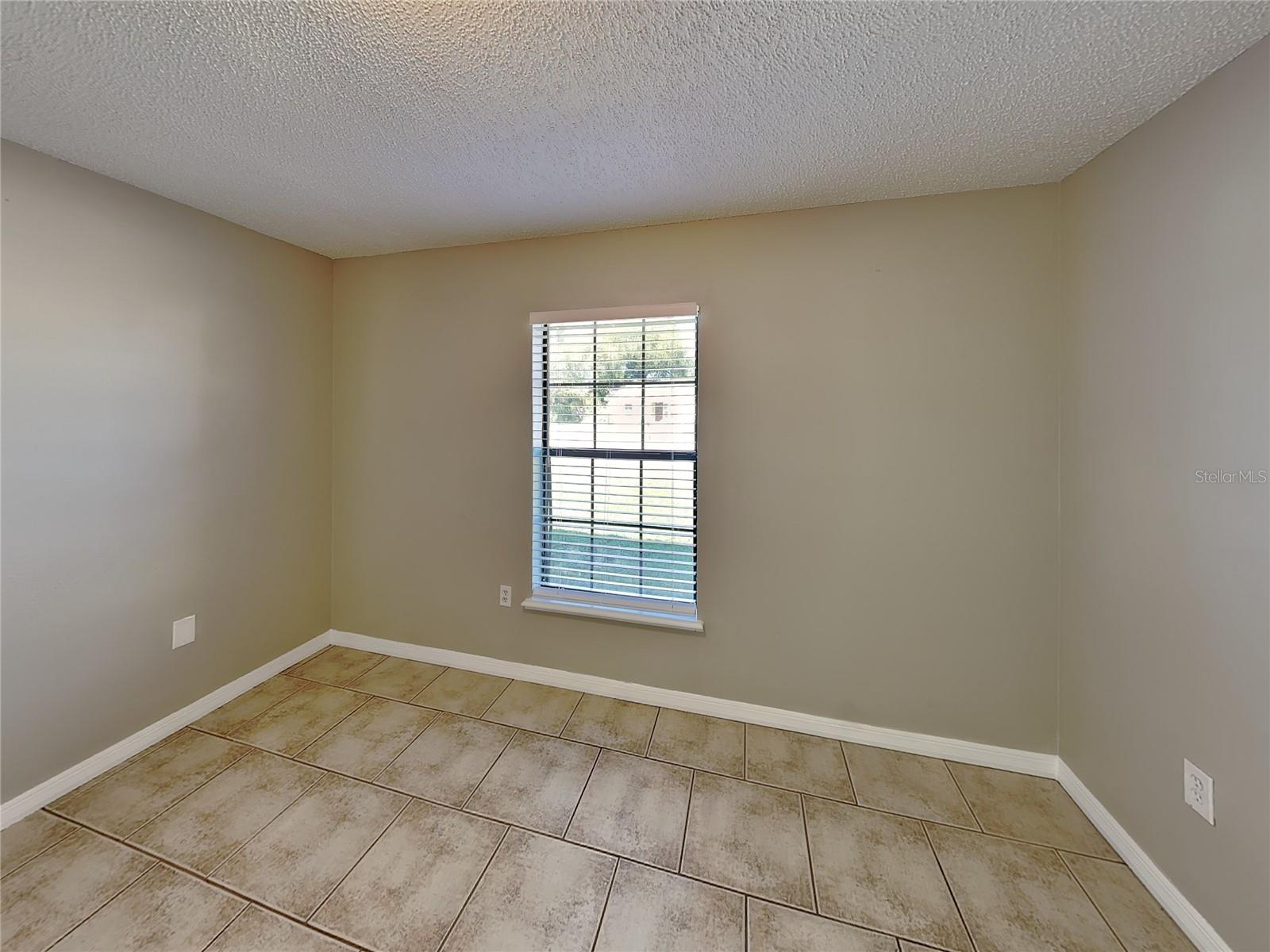 DELTONA LAKES UNIT 42 - Residential Lease