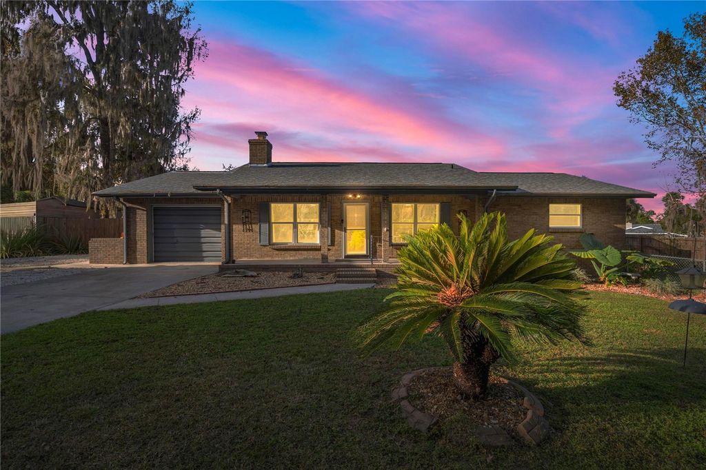 Photo of 5422 SE Eli Rd, Belleview, FL 34420 (MLS # OM716674)