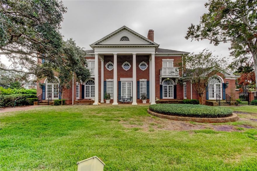 One of a time opportunity to build or renovate on Historic Palma Ceia golf course. 200 feet frontage on 3rd hole on approximately 1.5 acres.
For MLS data only.