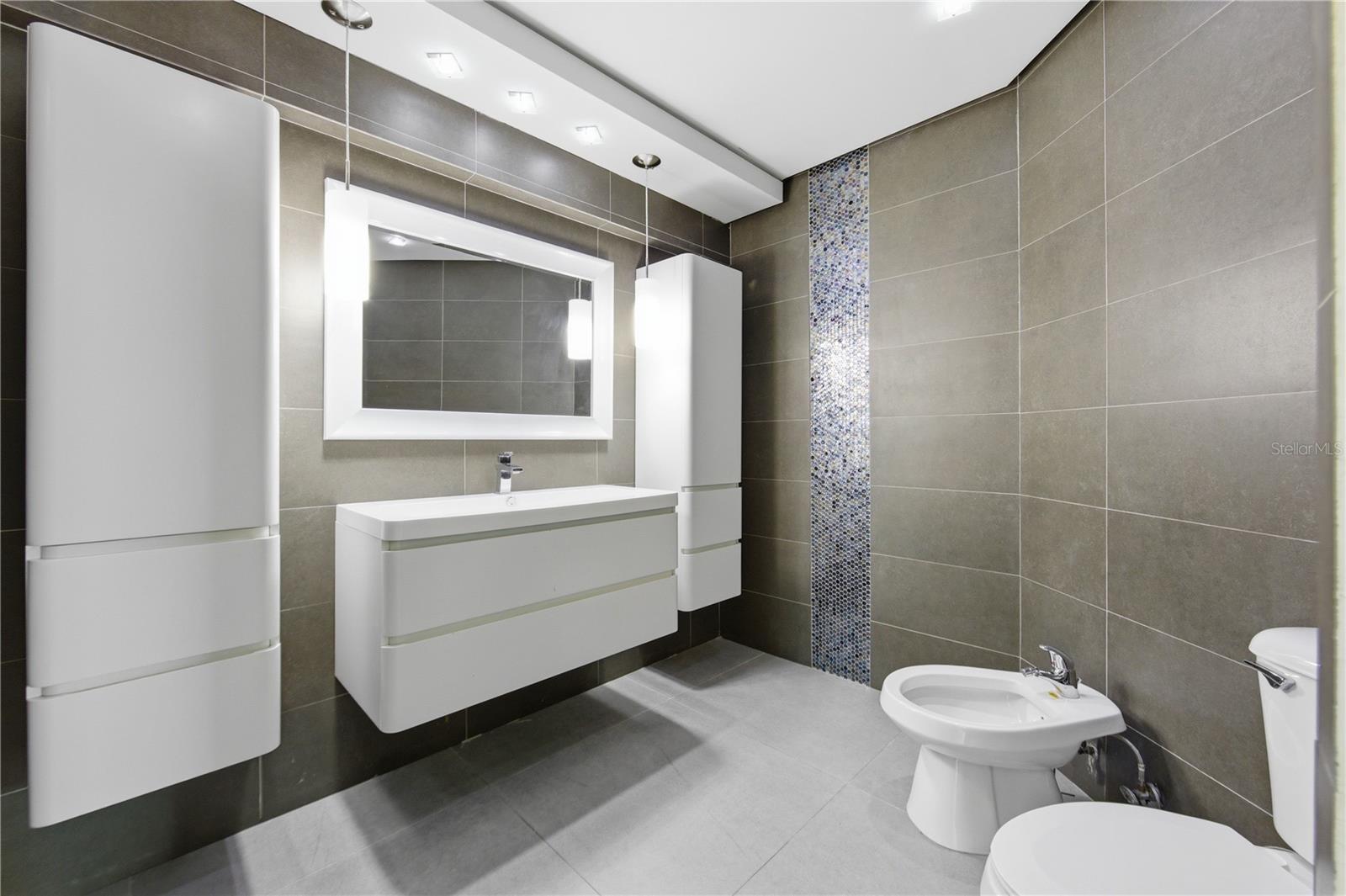 GALLERY PLAZA - Residential