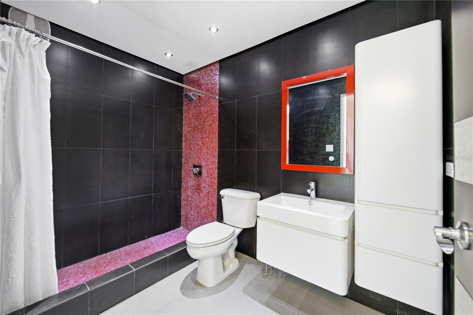 GALLERY PLAZA - Residential