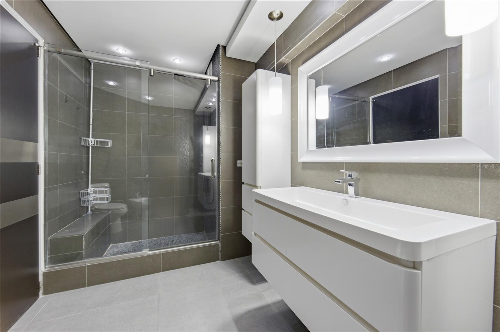 GALLERY PLAZA - Residential