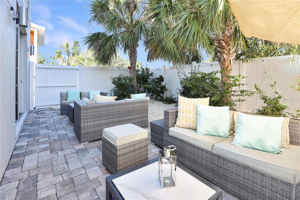 Photo of 2054 Roselawn Street, Sarasota, FL 34231 (MLS # A4681191)