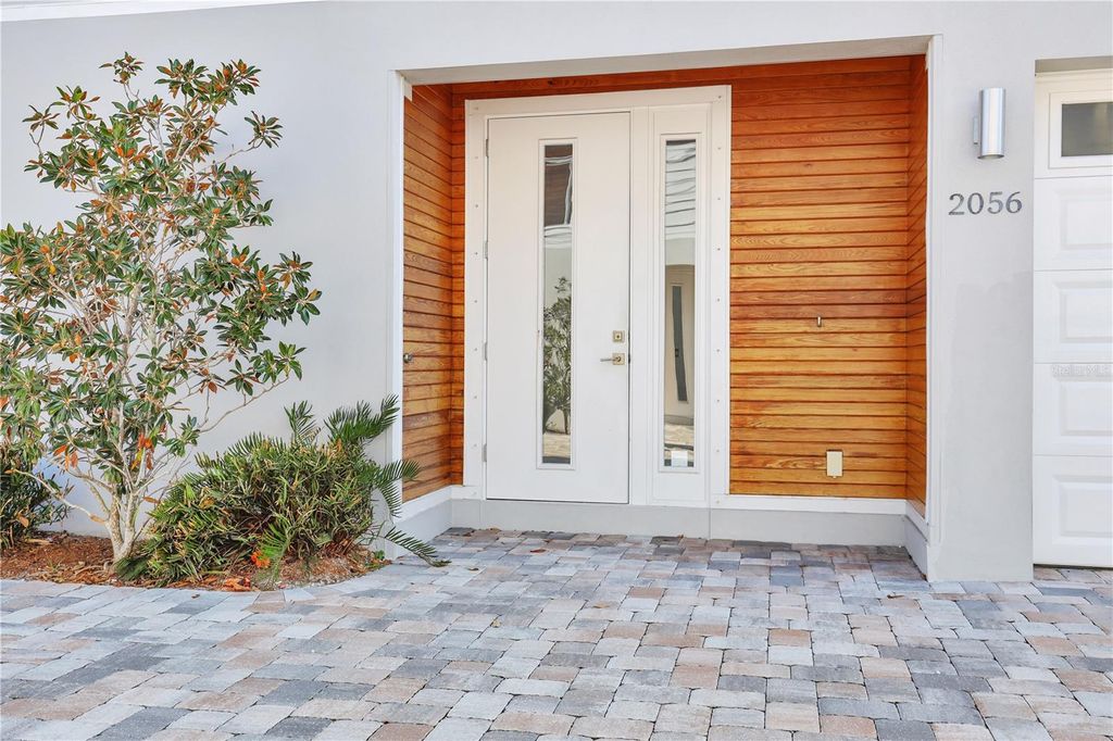 Photo of 2054 Roselawn Street, Sarasota, FL 34231 (MLS # A4681191)