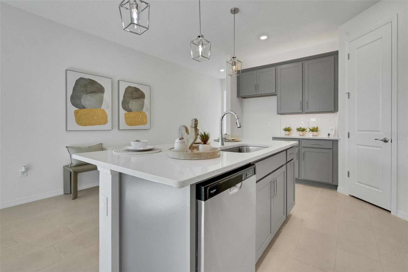 CREEKSIDE RUN - Residential