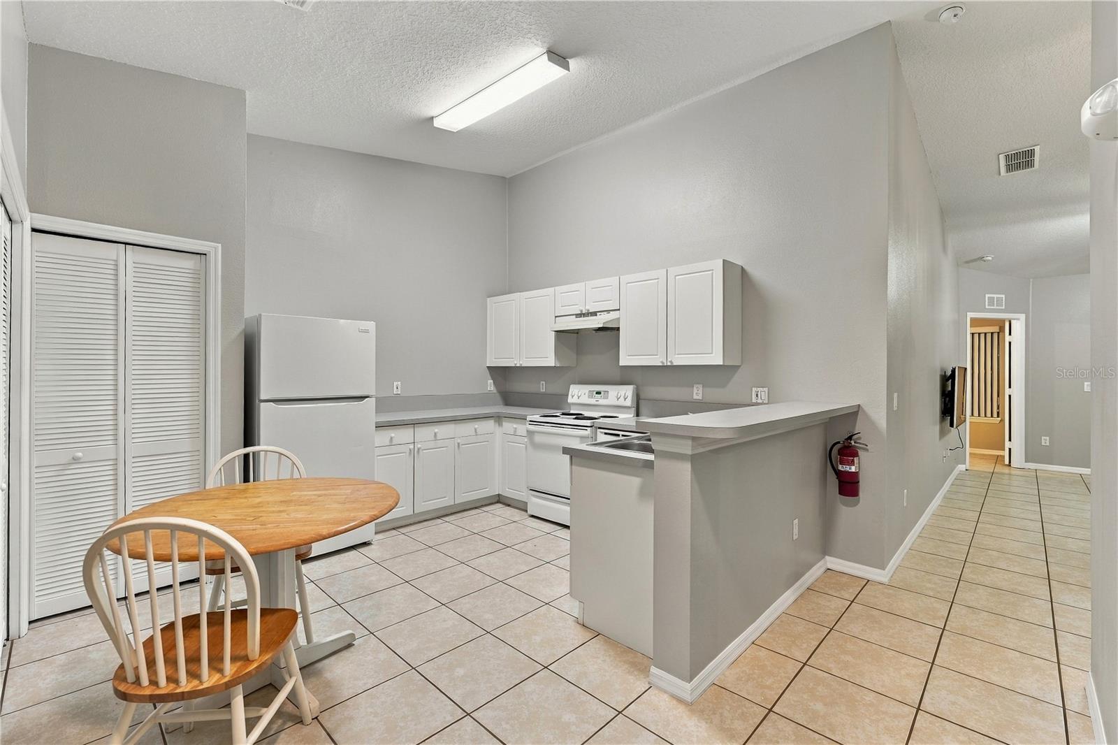 8831 GRAND PALMS CIR Apt B