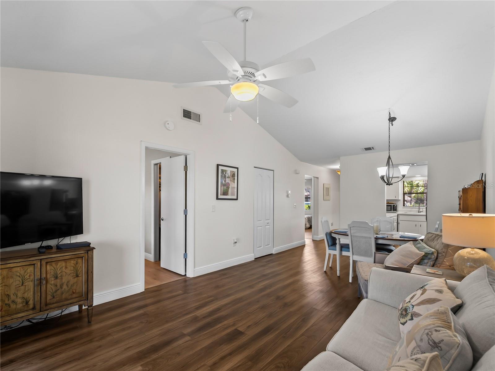 PAR FOUR - Residential