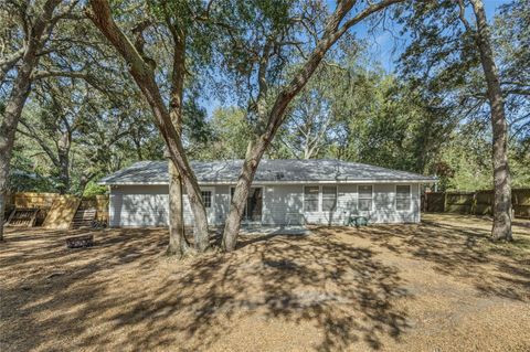 A home in LADY LAKE