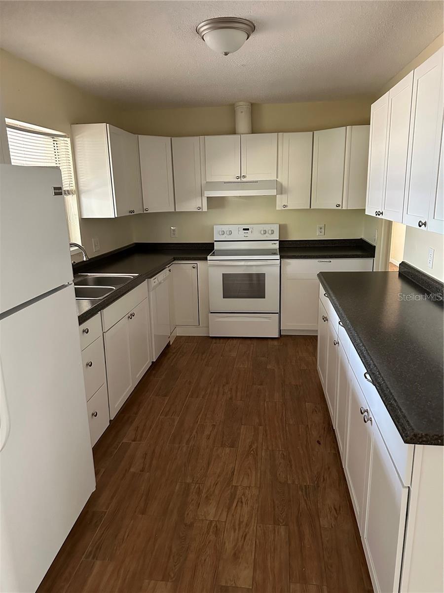 RAVENWOOD MANOR - Residential Lease