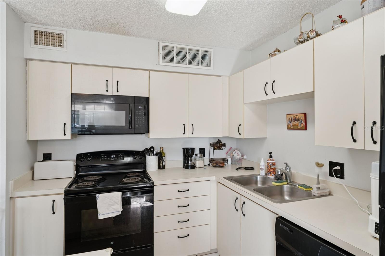 LAKEWOOD PARK A CONDO - Residential