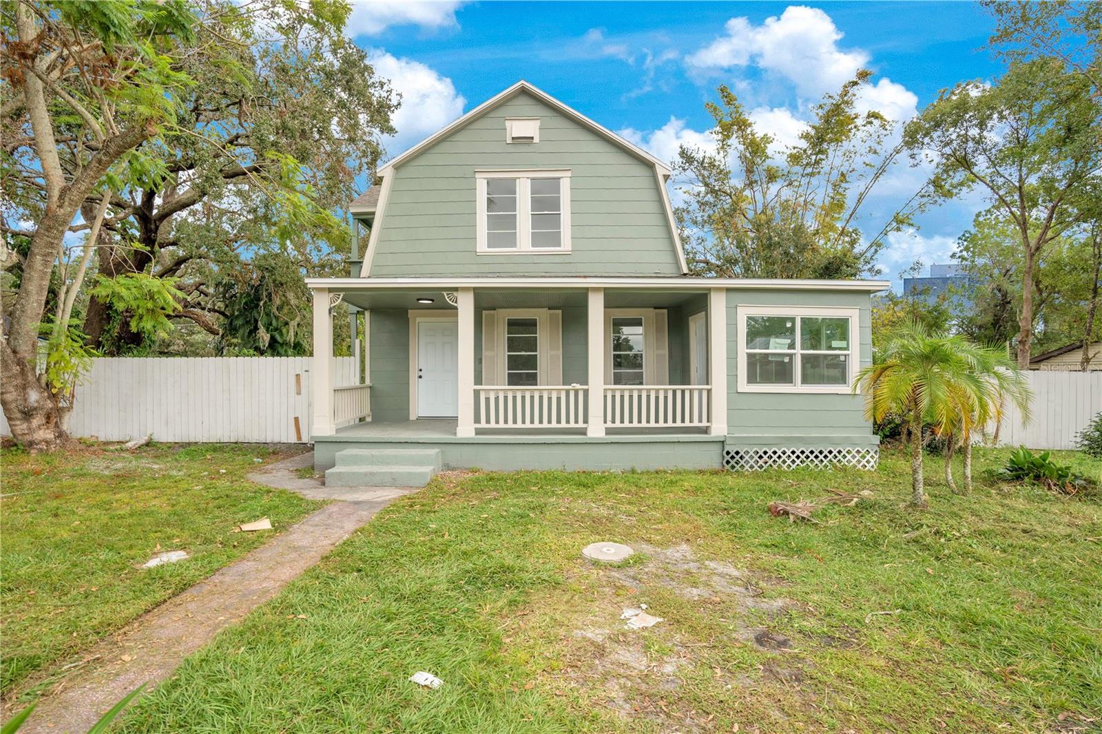 Charming Fully Renovated 4-bedroom, 2-bath home located in the heart of St. Cloud. This beautplenty of natural light, a modern kitchen with all new cabinetry and countertops, and a cozy dininbedroom includes an en-suite bathroom, while additional bedrooms are generously sized. Properand new electrical. Enjoy outdoor living with a huge fully fenced backyard, ideal for all your hobblocal shops, dining, and major highways for easy commuting. This home offers a blend of comforDon’t miss out—schedule your viewing today!
