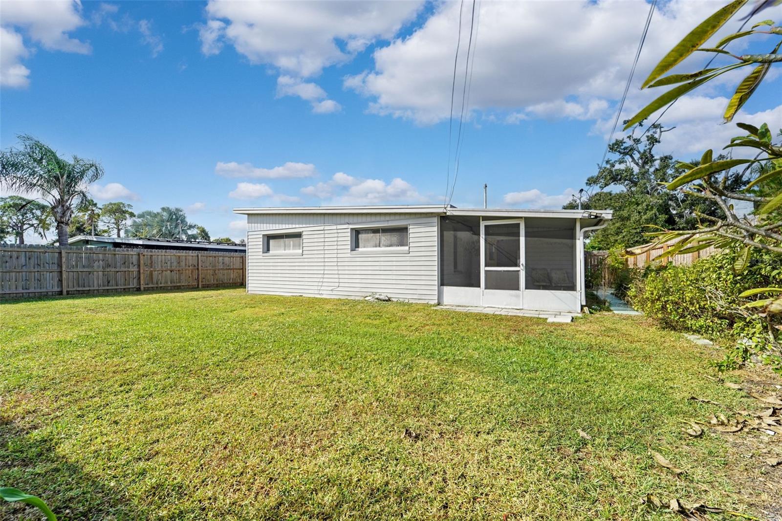 SEMINOLE GARDENS - Residential