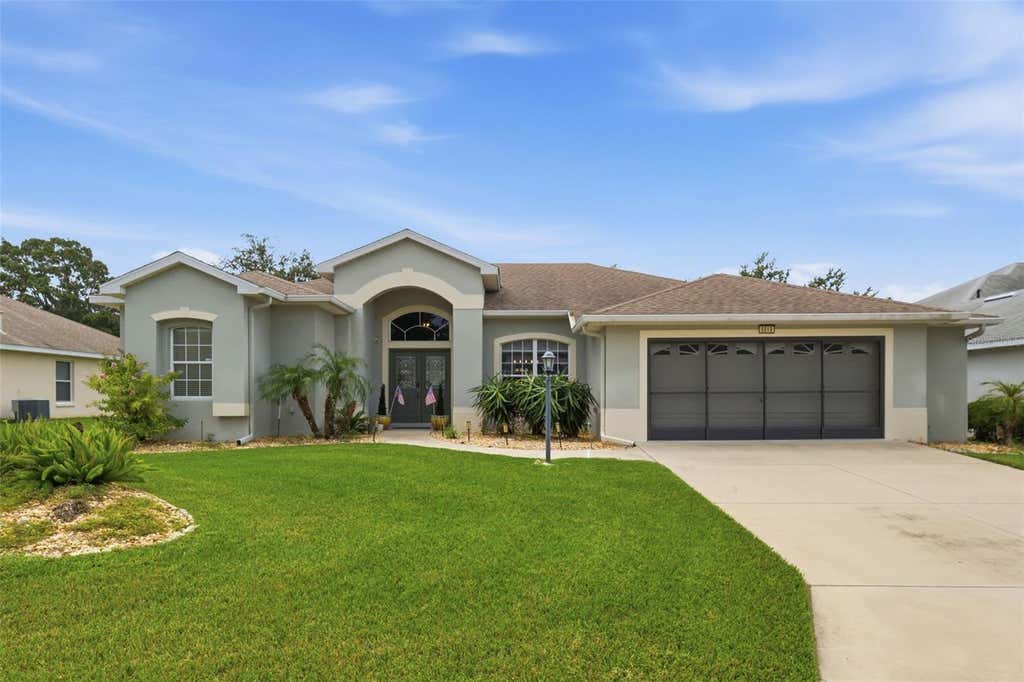 Photo of 5519 Aurora Drive, Leesburg, FL 34748 (MLS # G5115946)
