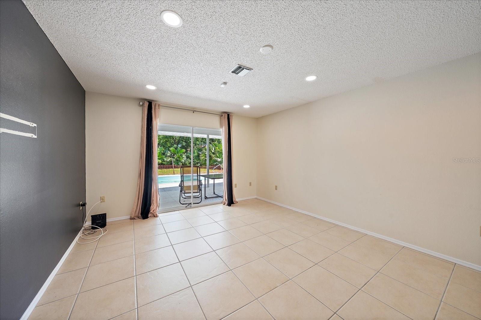 MEADOW RUN AT JACARANDA - Residential