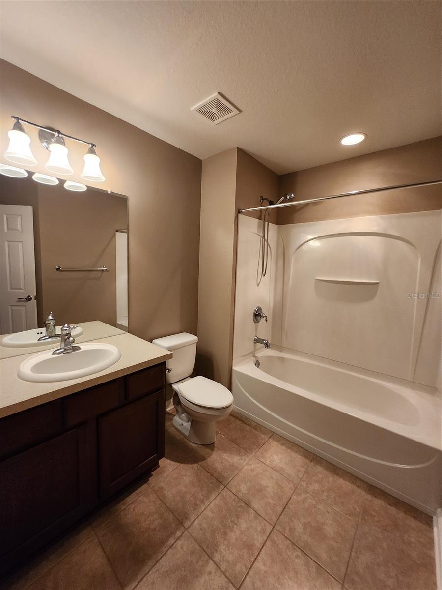 VENTURA BAY TWNHMS - Residential Lease