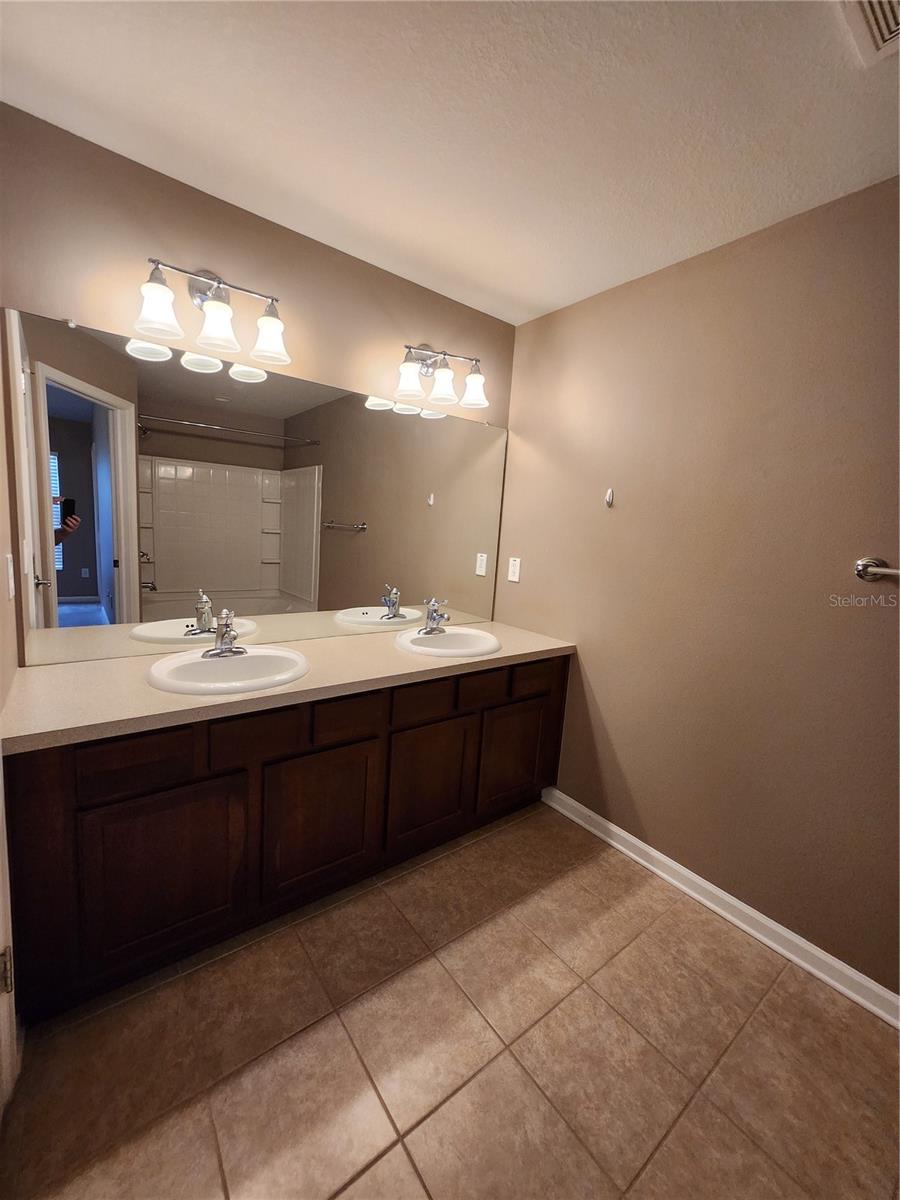 VENTURA BAY TWNHMS - Residential Lease