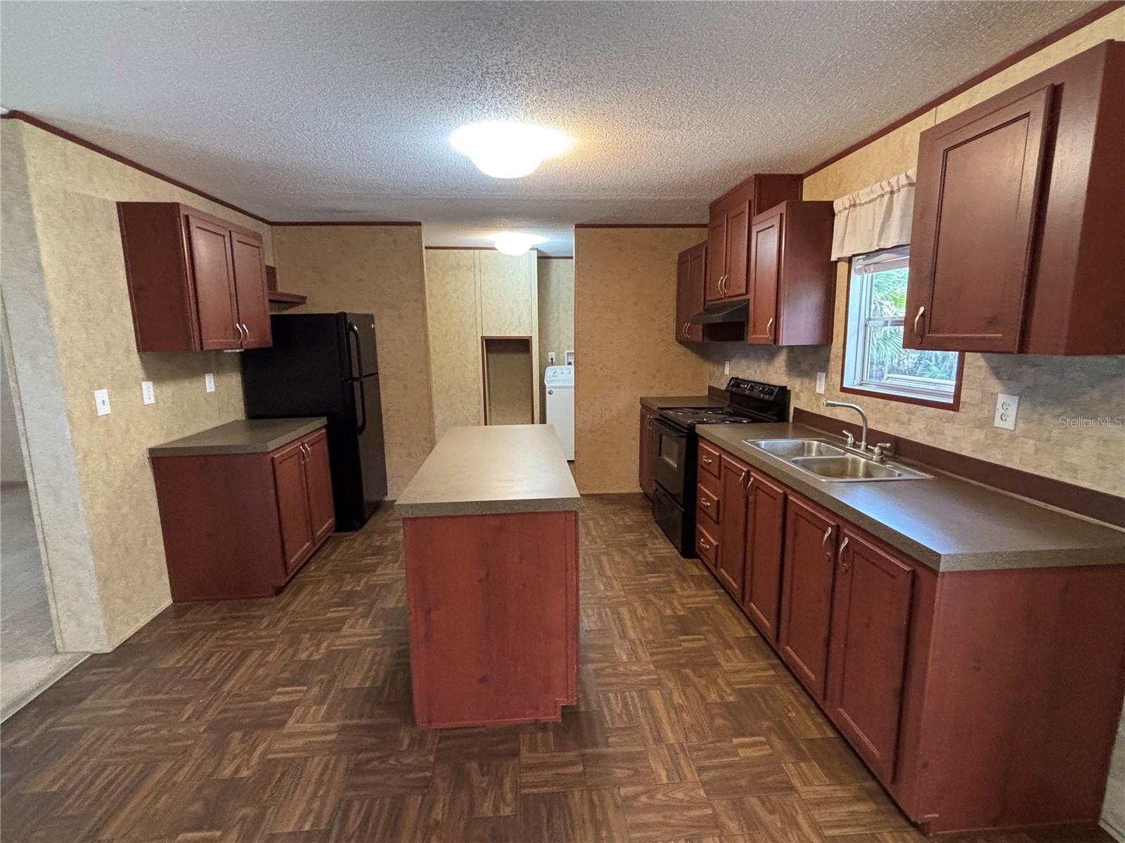 FOUR LAKES COMMUNITY - Residential