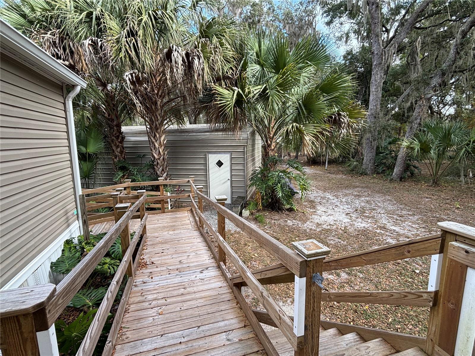 FOUR LAKES COMMUNITY - Residential