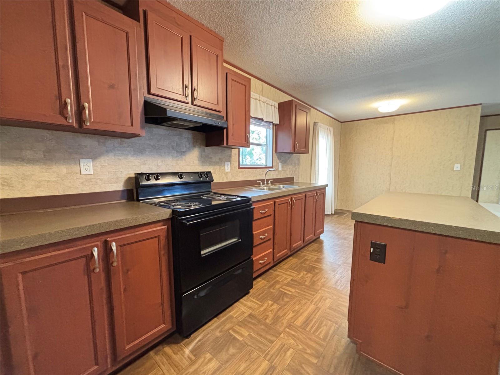 FOUR LAKES COMMUNITY - Residential