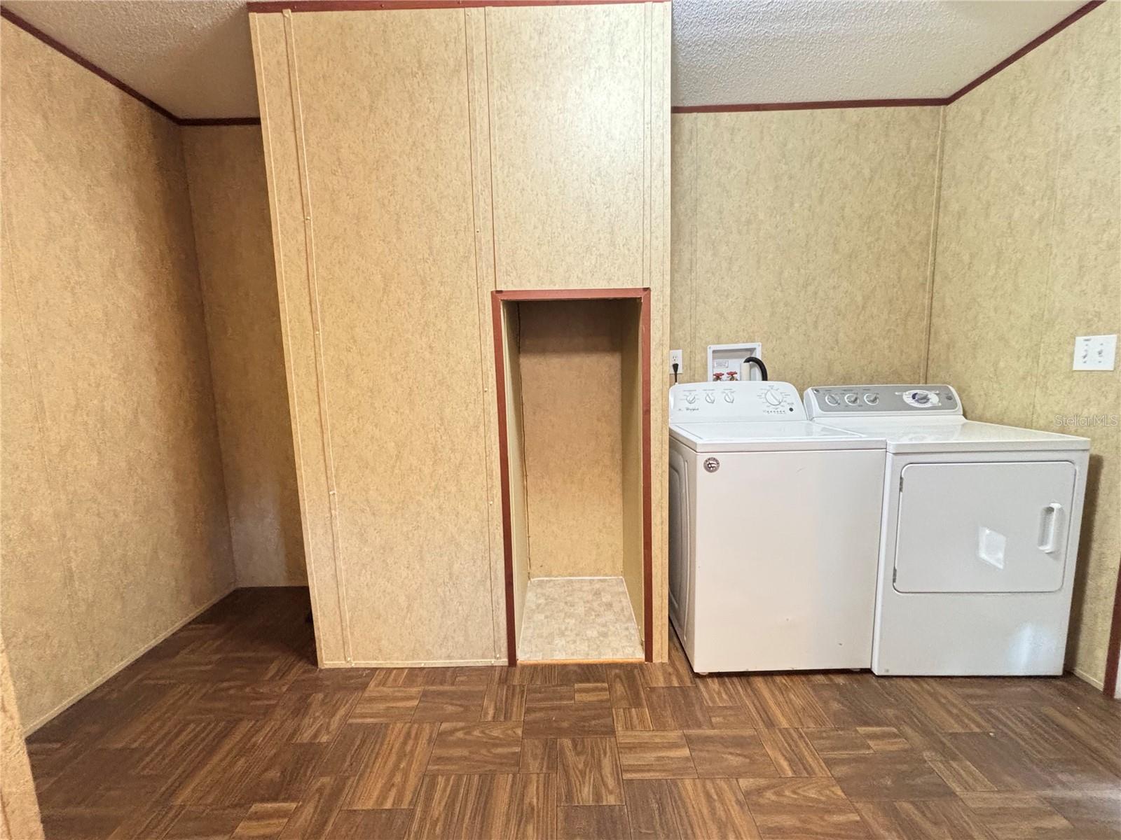 FOUR LAKES COMMUNITY - Residential