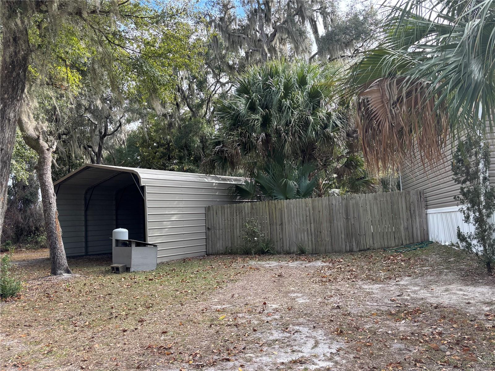 FOUR LAKES COMMUNITY - Residential