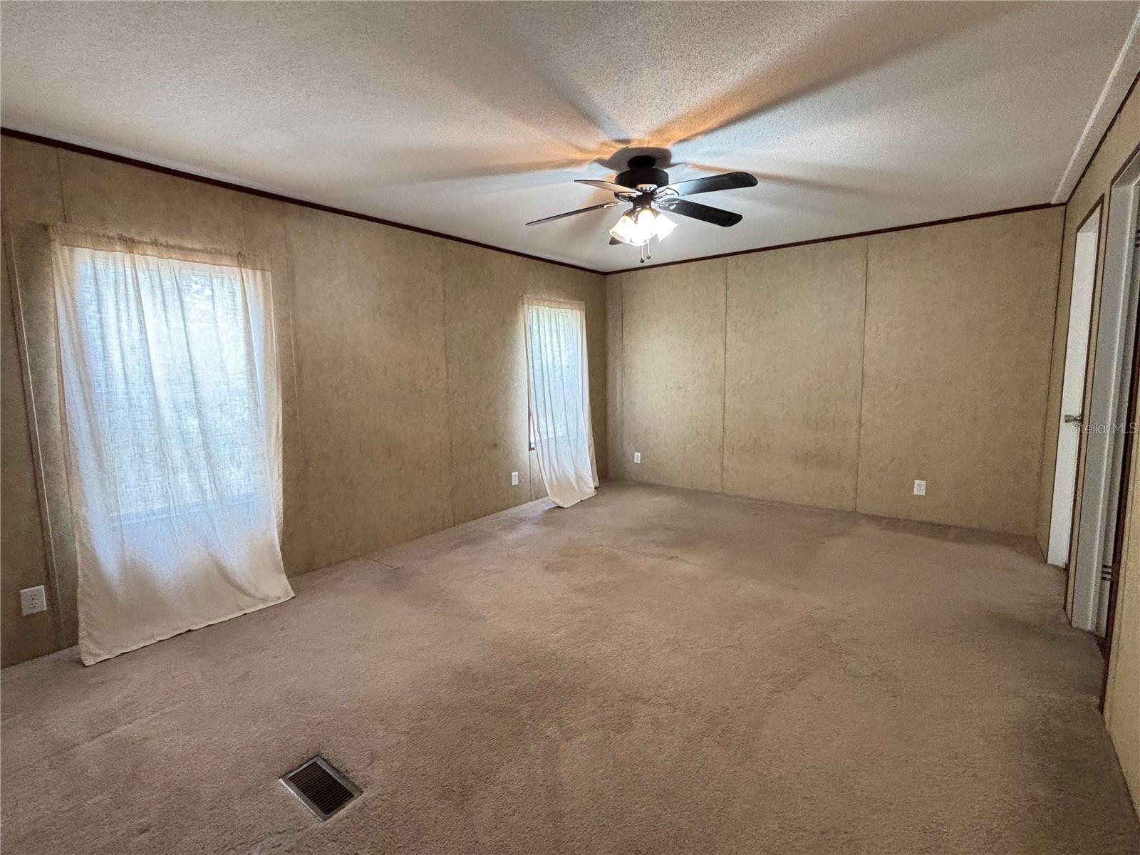 FOUR LAKES COMMUNITY - Residential