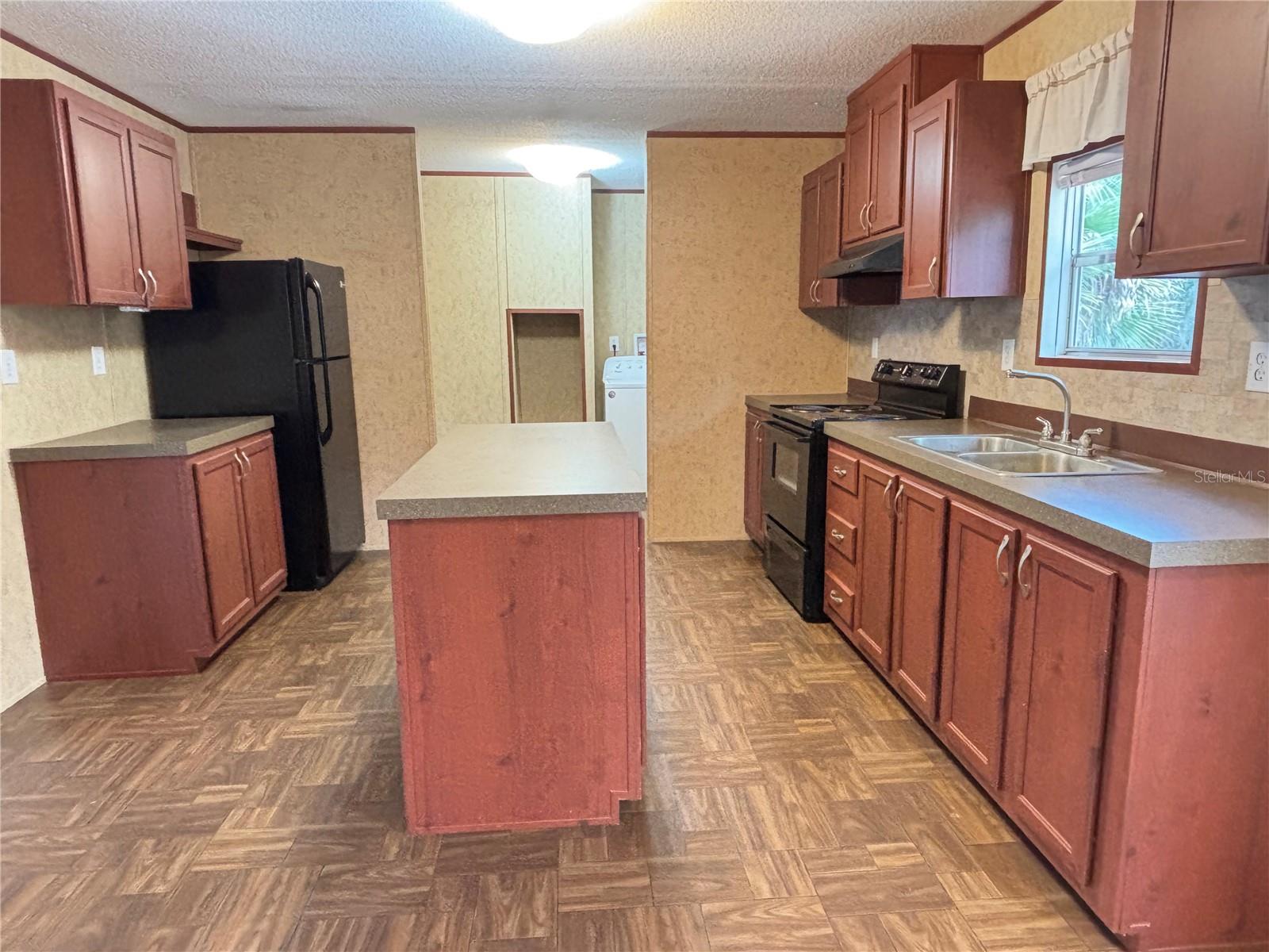 FOUR LAKES COMMUNITY - Residential