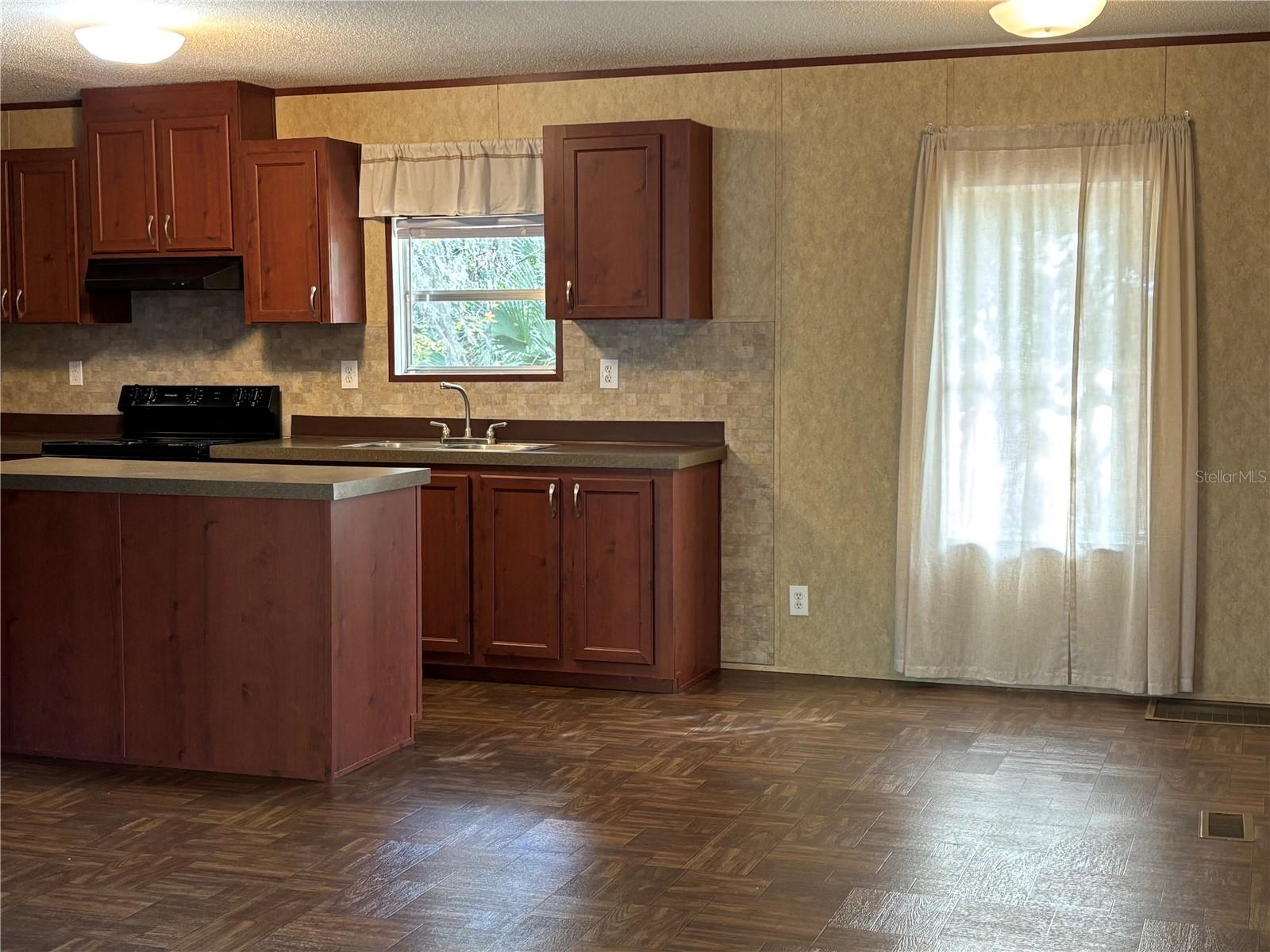 FOUR LAKES COMMUNITY - Residential