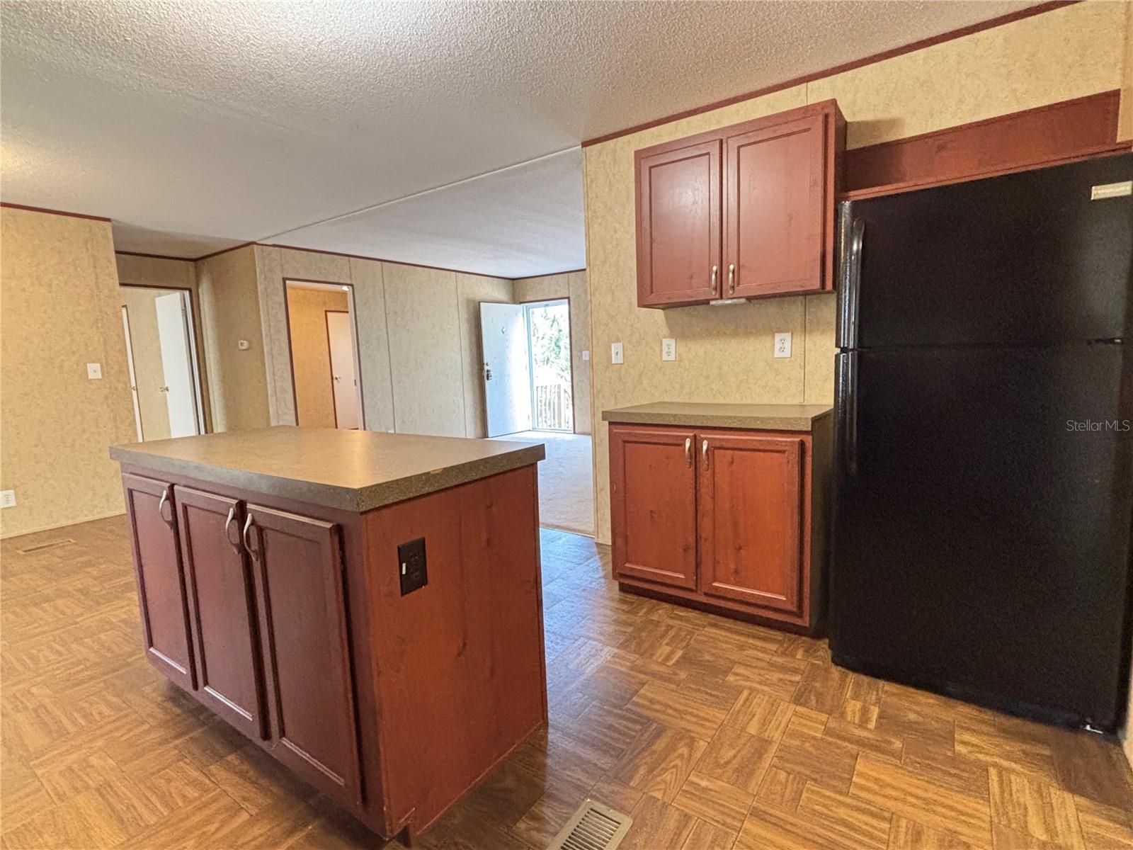 FOUR LAKES COMMUNITY - Residential