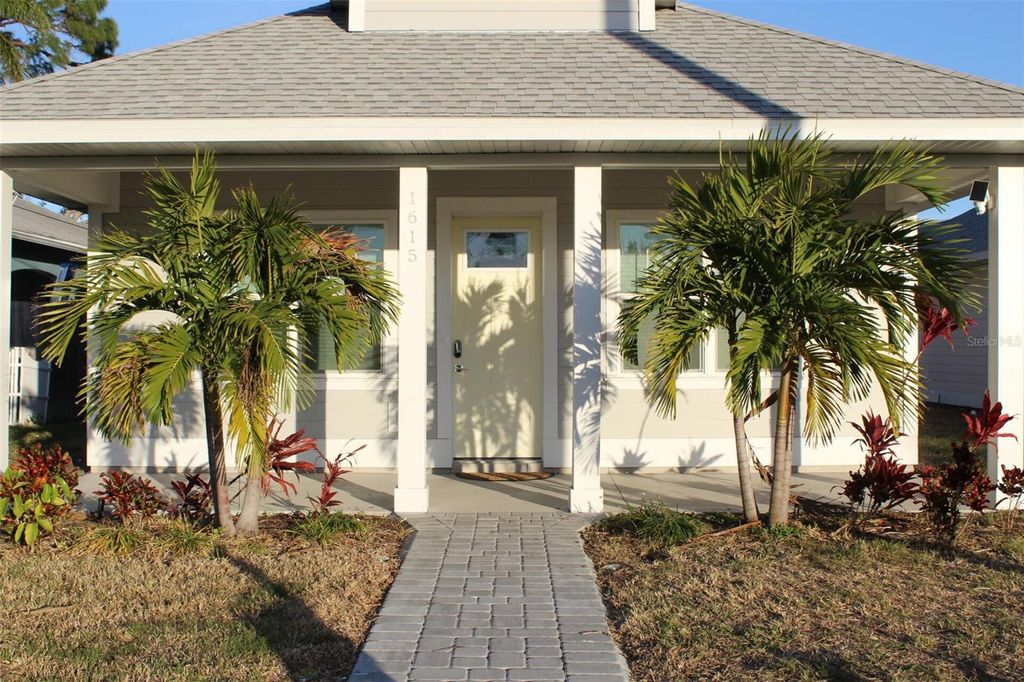 Photo of 1615 17th Street W, Bradenton, FL 34205 (MLS # O6331158)