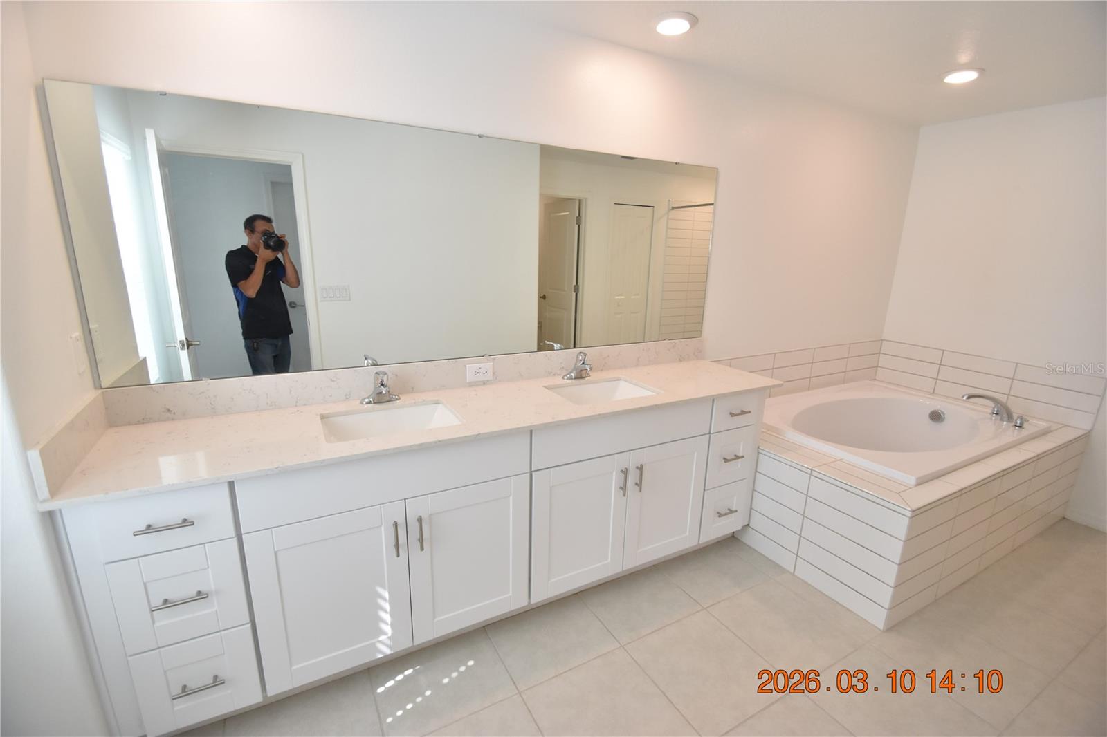 TOWNES/LK THOMAS PH 1 - Residential Lease