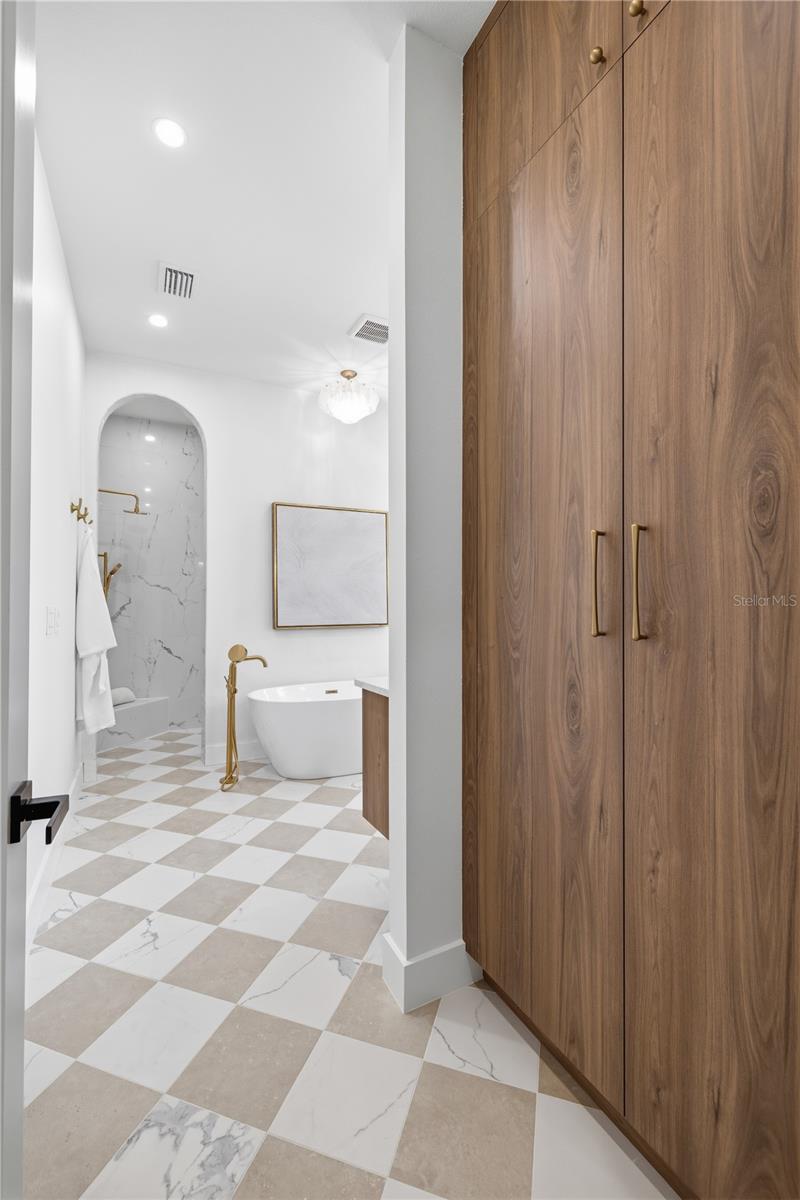 LA SALLE GARDENS - Residential