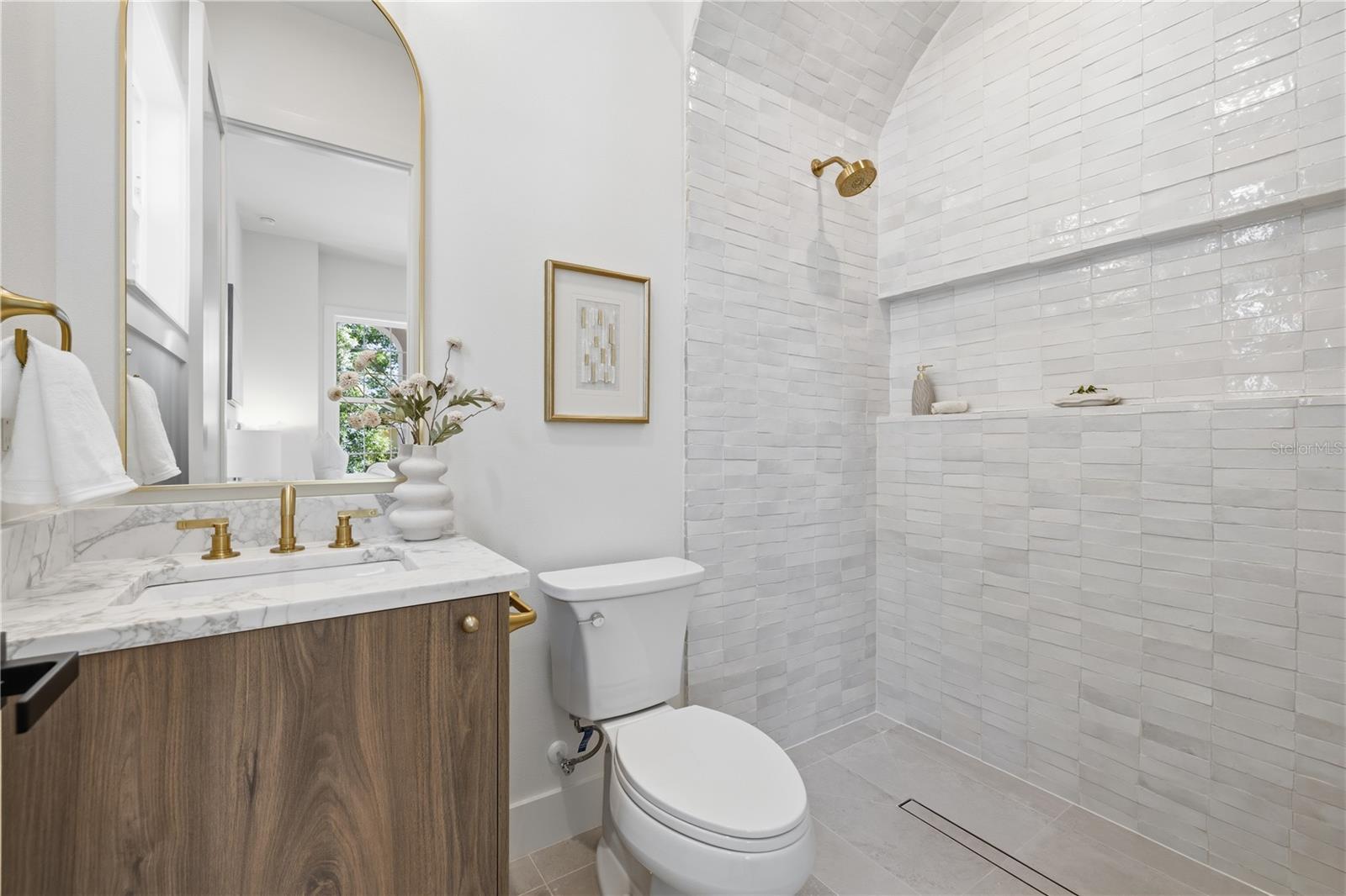 LA SALLE GARDENS - Residential