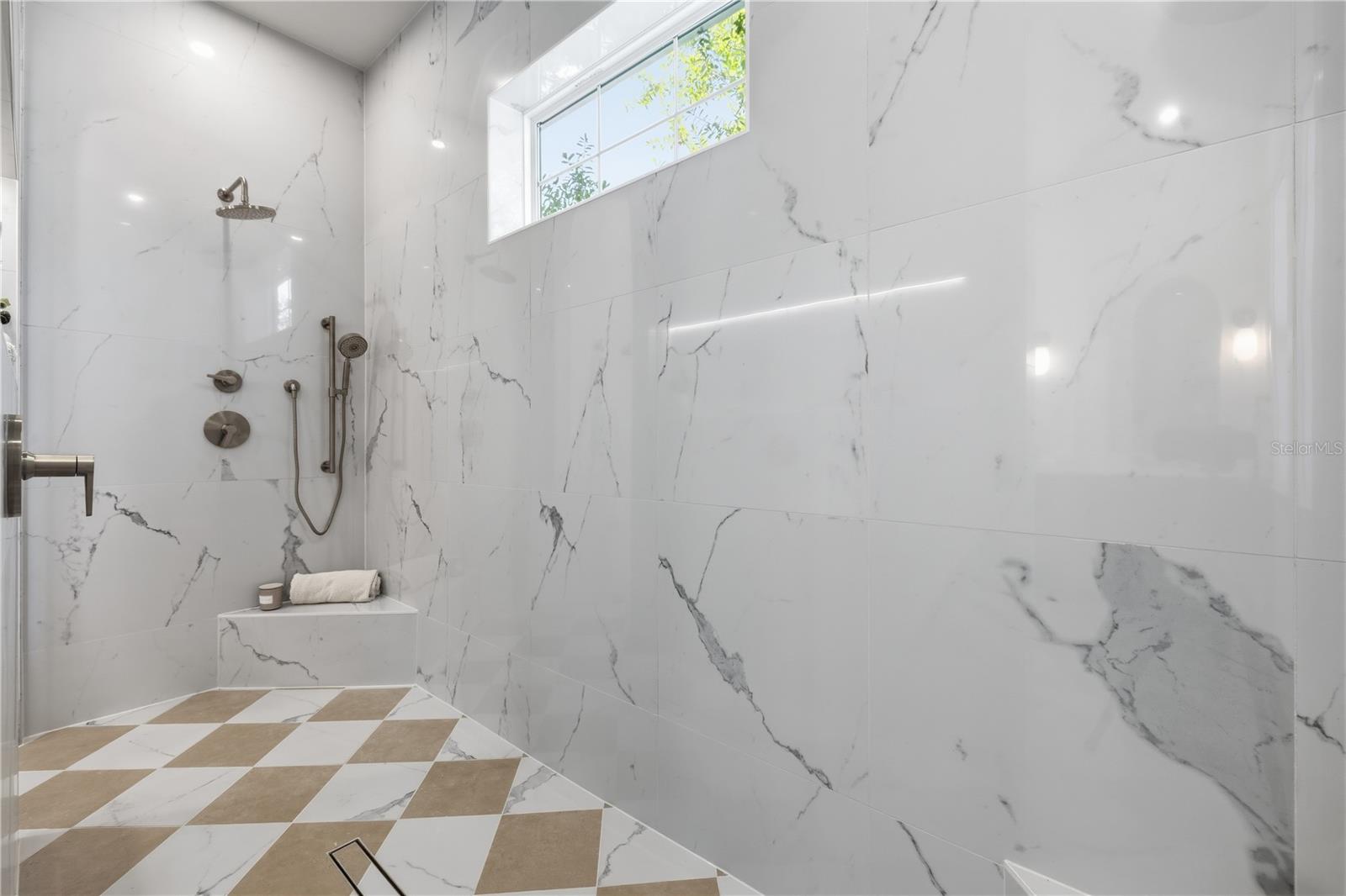 LA SALLE GARDENS - Residential