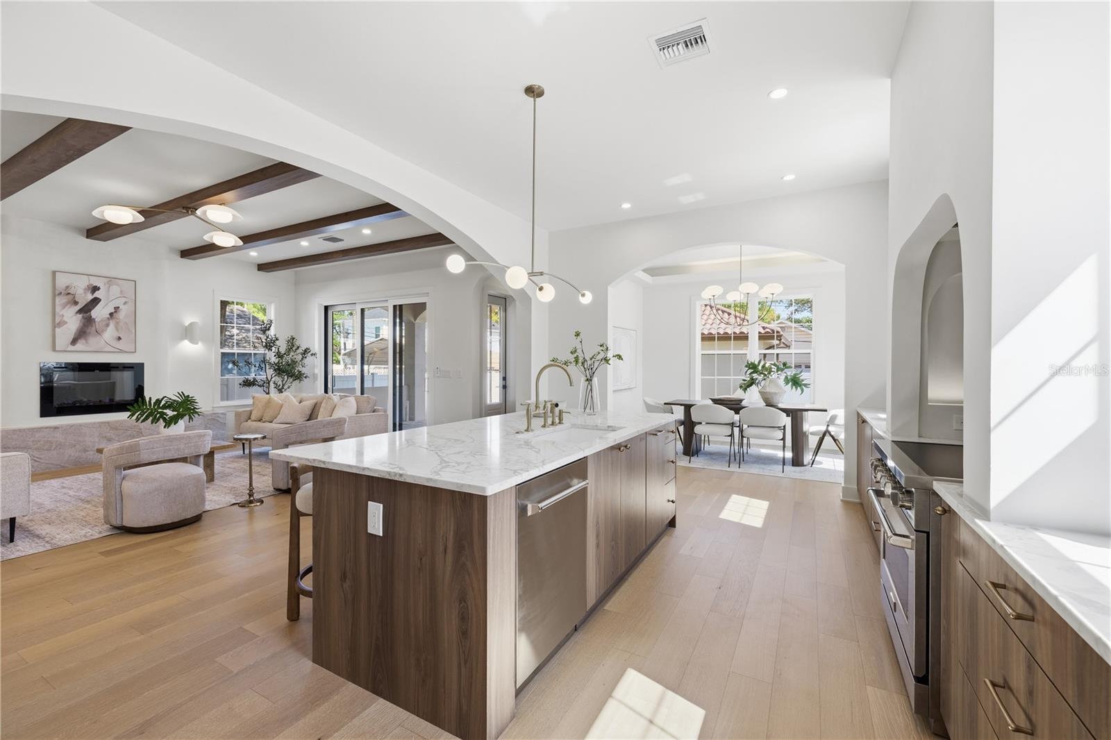 LA SALLE GARDENS - Residential