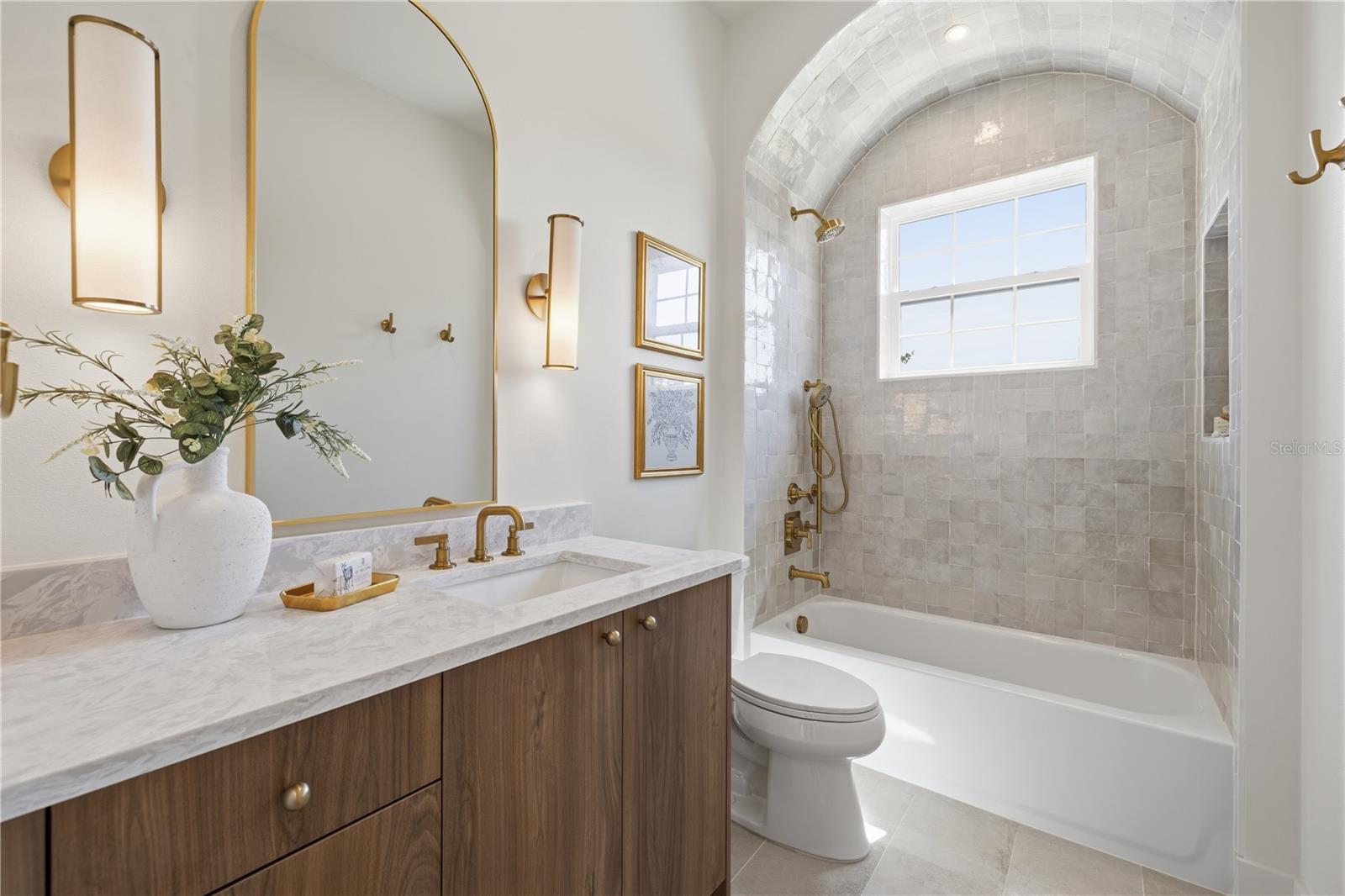 LA SALLE GARDENS - Residential