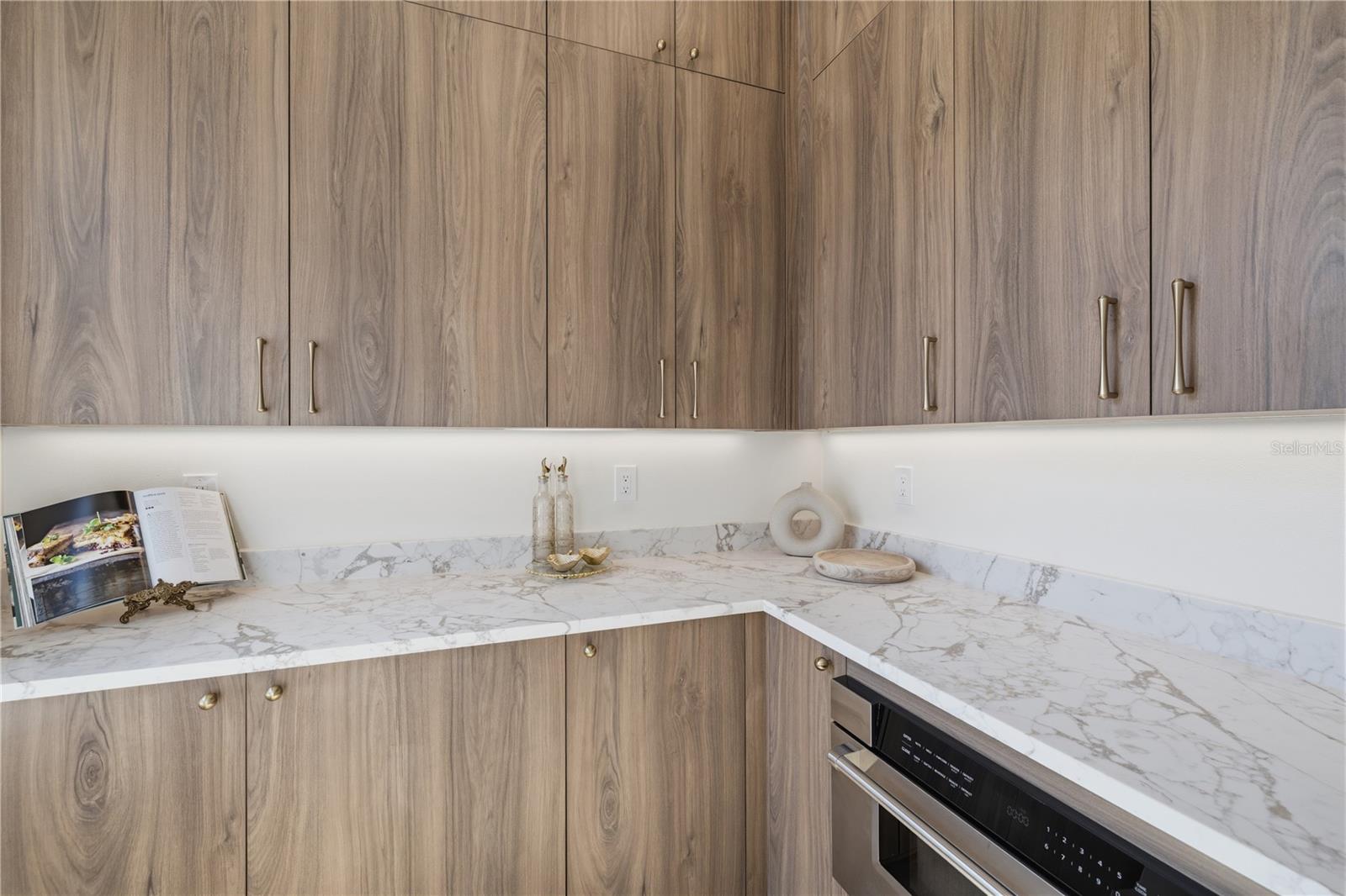 LA SALLE GARDENS - Residential