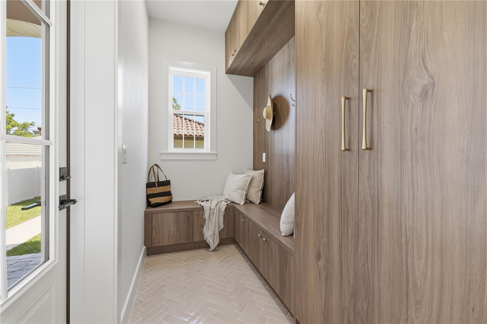 LA SALLE GARDENS - Residential