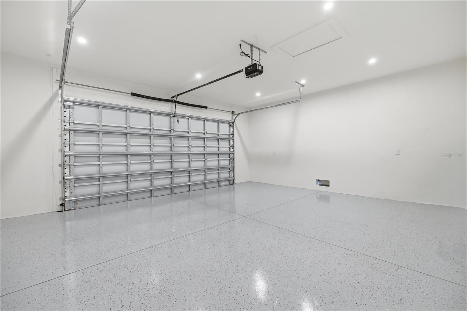 LA SALLE GARDENS - Residential