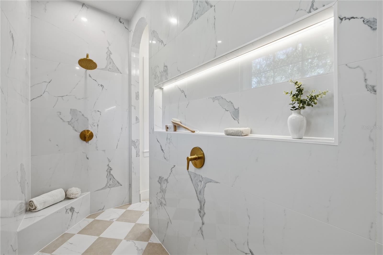 LA SALLE GARDENS - Residential