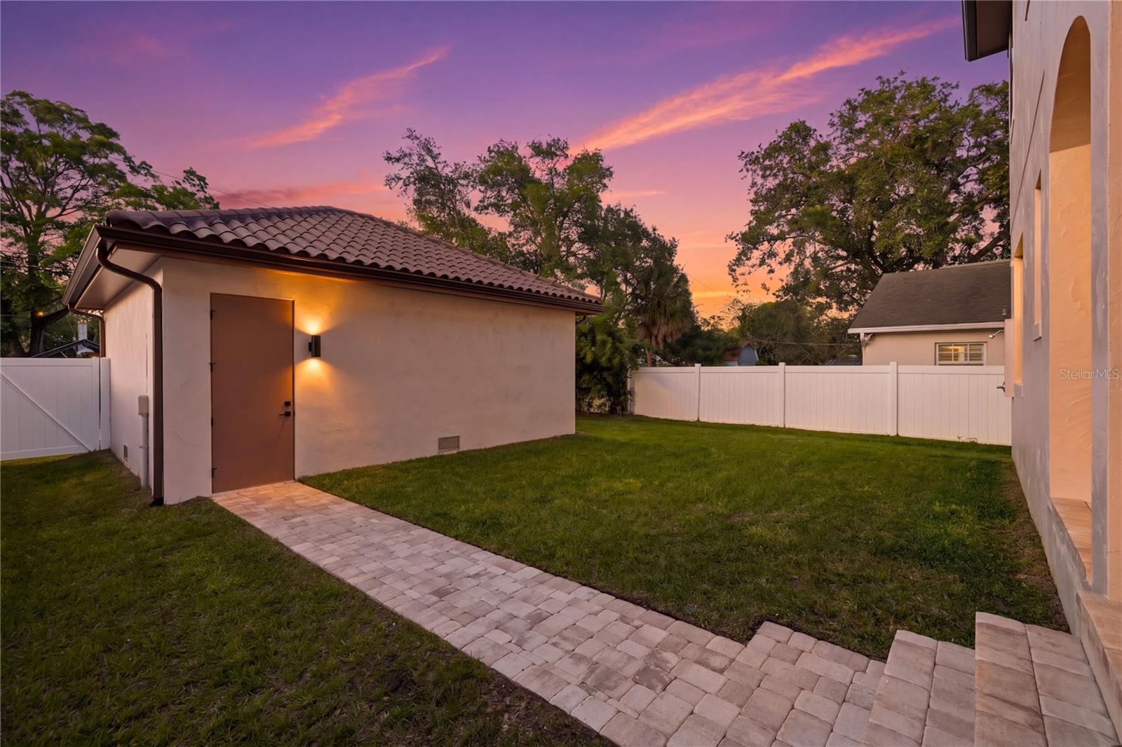 LA SALLE GARDENS - Residential