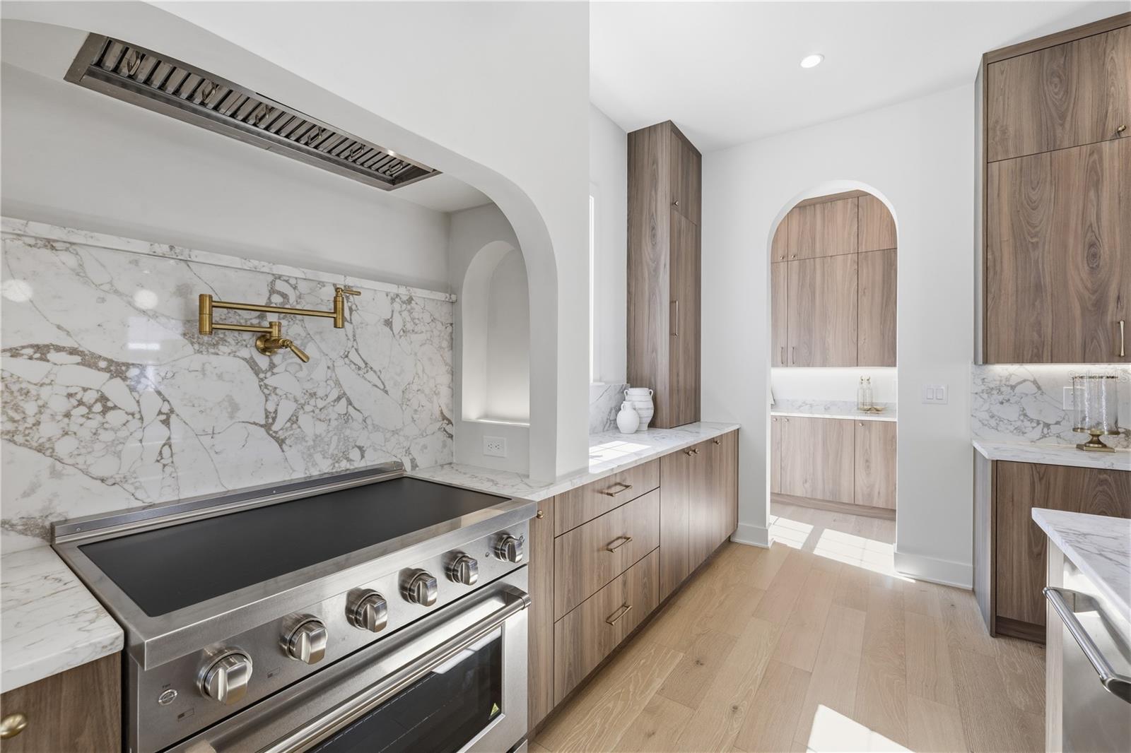 LA SALLE GARDENS - Residential