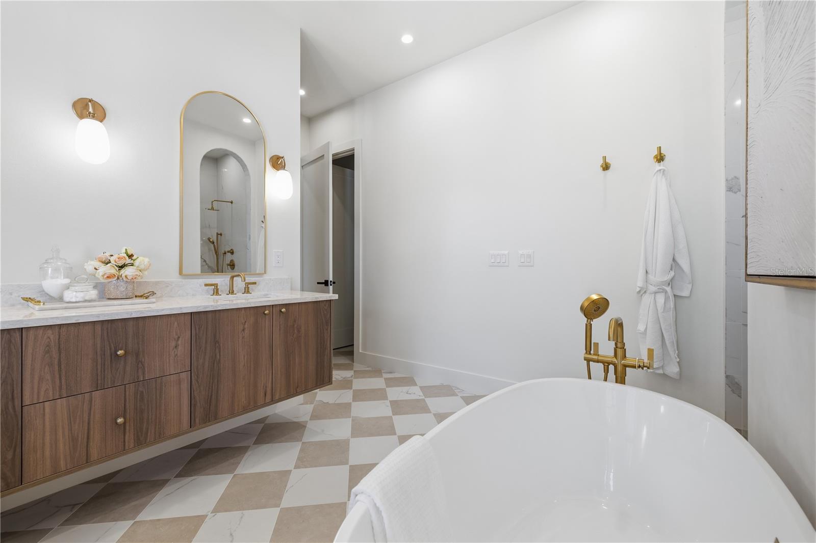 LA SALLE GARDENS - Residential