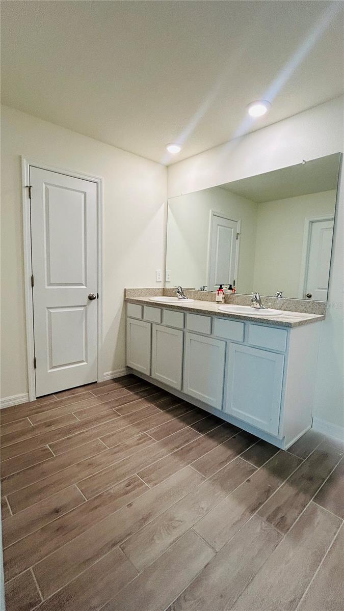 OAKS PRESERVE PH 1 PB 37 PG 66 - Residential Lease
